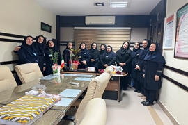 به روایت تصویر | تبریک روز پرستار به مدیر پرستاری مرکز آموزشی درمانی 17 شهریور