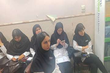 آموزش موازین ایمنی و کنترل عفونت به دانشجویان پرستاری 