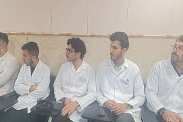 آموزش موازین ایمنی و کنترل عفونت به دانشجویان پرستاری 